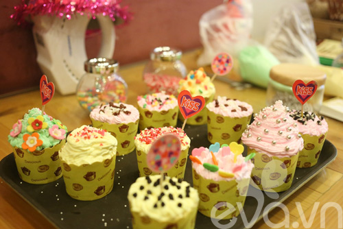 8-3: Phái mạnh làm bánh quot;ghi điểmquot; - 16