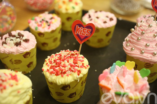 8-3: Phái mạnh làm bánh quot;ghi điểmquot; - 17