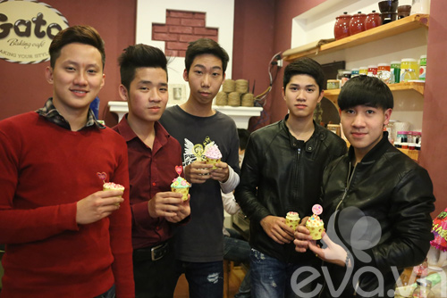 8-3: Phái mạnh làm bánh quot;ghi điểmquot; - 18