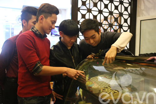 8-3: Phái mạnh làm bánh quot;ghi điểmquot; - 3