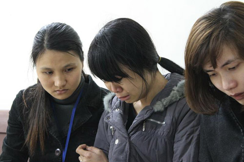 Xử vụ nhân bản xét nghiệm: Bị cáo khóc tại tòa - 1