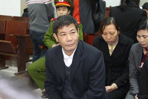 Xử vụ nhân bản xét nghiệm: Bị cáo khóc tại tòa - 2