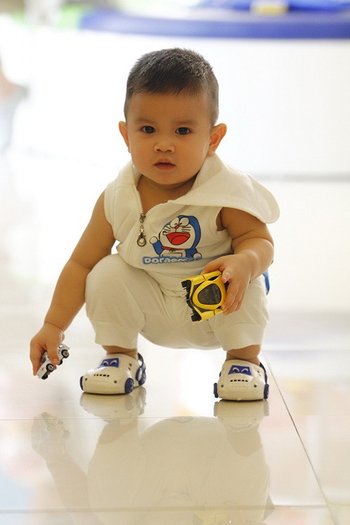 Bắt gặp Quỳnh Chi dẫn quot;cục cưngquot; đi mua sắm - 15