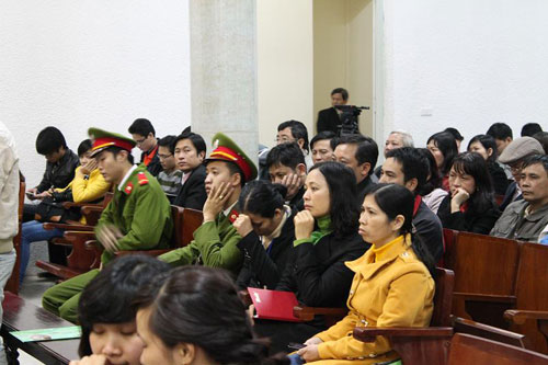 Xử vụ nhân bản xét nghiệm: Bị cáo khóc tại tòa - 5