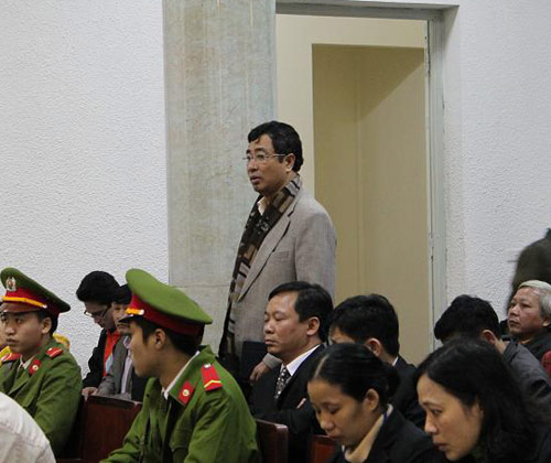 Xử vụ nhân bản xét nghiệm: Bị cáo khóc tại tòa - 7