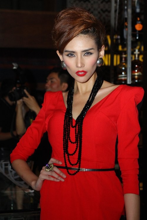 Hoàng Yến đến bao giờ mới lại quot;gây thương nhớquot; - 8