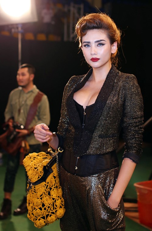 Hoàng Yến đến bao giờ mới lại quot;gây thương nhớquot; - 15