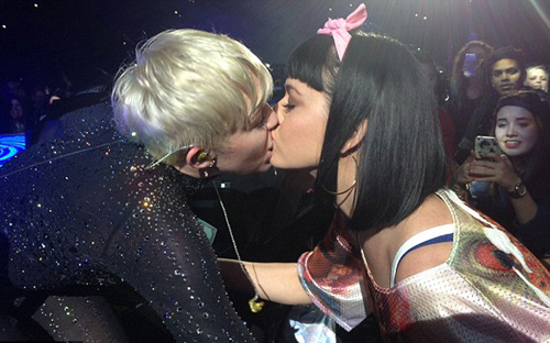 Eva quot;soiquot; 7/3: Heidi Klum quot;khóa môiquot; chồng cũ - 7