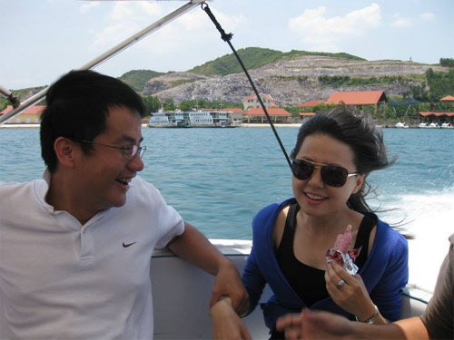 Thanh Hằng rạng rỡ khi nhận được hoa 8-3 - 8