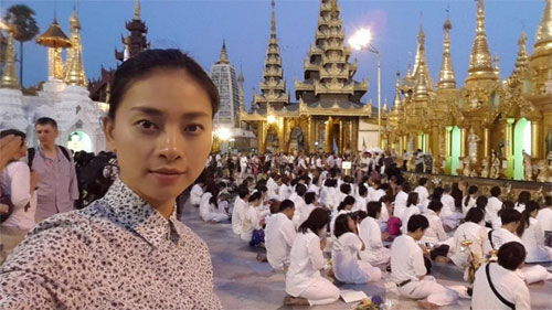 Thanh Hằng rạng rỡ khi nhận được hoa 8-3 - 3