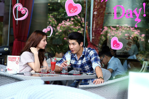 Diễm My hẹn hò Trương Nam Thành ngày Phụ nữ - 2