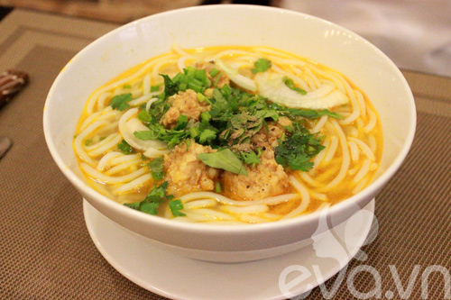Đi ăn bún giấm nuốt Huế ở Sài Gòn - 5