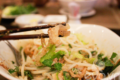 Đi ăn bún giấm nuốt Huế ở Sài Gòn - 2