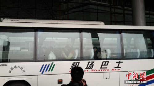 Người thân nín thở ngóng tin chuyến bay mất tích - 10