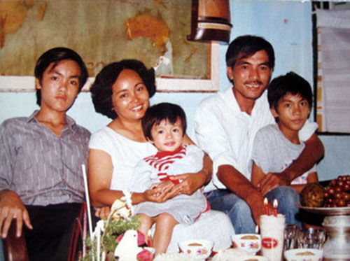 Hà Tăng khoe ảnh thân thiết bên mẹ dịp 8/3 - 5