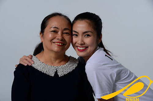 Hà Tăng khoe ảnh thân thiết bên mẹ dịp 8/3 - 1