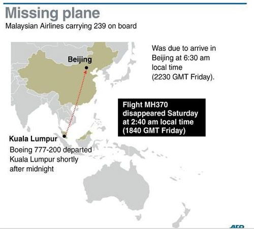 Thân nhân gào khóc chờ tin máy bay Malaysia mất tích - 8