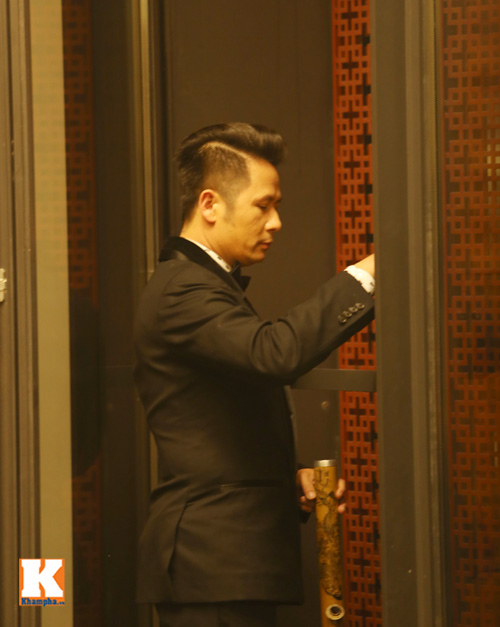 Ngắm Bằng Kiều tự trang điểm trong cánh gà - 16