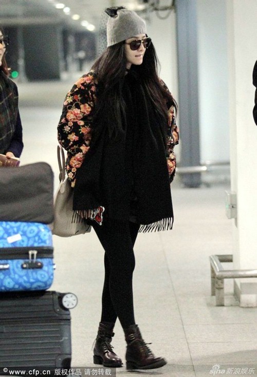 Phạm Băng Băng cá tính tại sân bay - 3