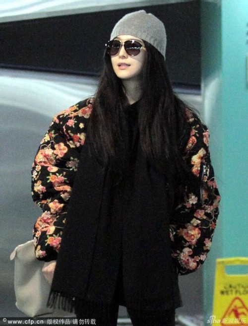 Phạm Băng Băng cá tính tại sân bay - 4