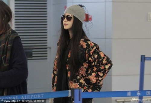 Phạm Băng Băng cá tính tại sân bay - 5