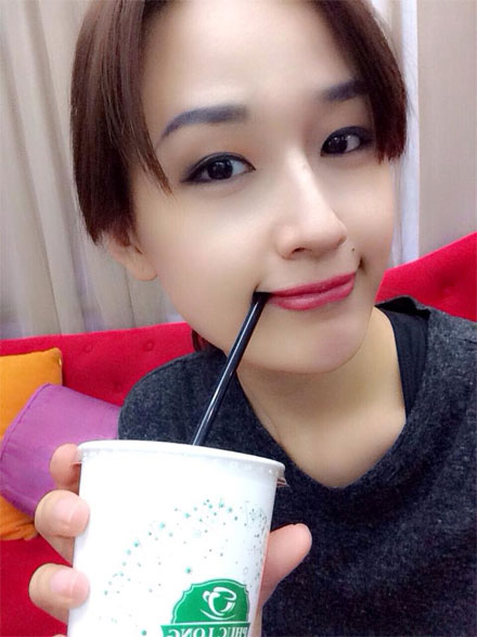 Trần Bảo Sơn cõng con gái trên vai - 13