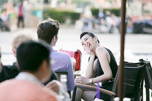 Khánh My hạnh phúc ôm quot;trai Tâyquot; trên phố - 9