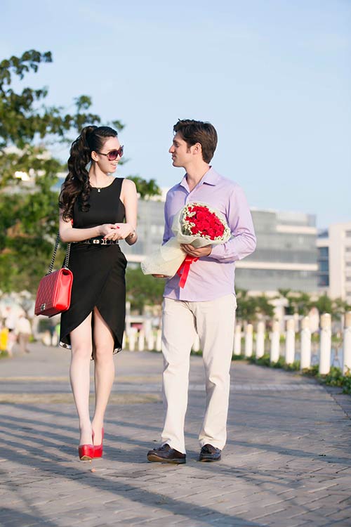 Khánh My hạnh phúc ôm quot;trai Tâyquot; trên phố - 7