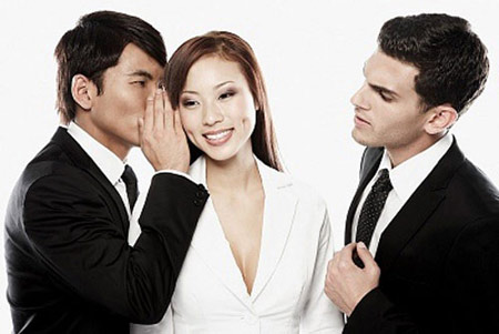 Đồng nghiệp thích ‘tỉa’ đểu - 1