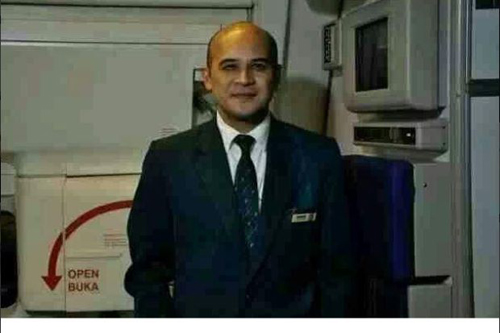 Chia sẻ đẫm lệ của con gái tiếp viên trưởng MH370 - 1