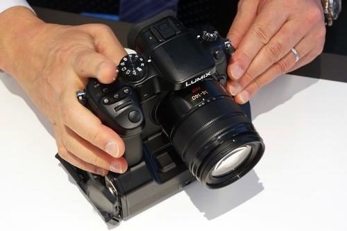 Mirrorless quay phim 4K của Panasonic giá 1700 USD - 1