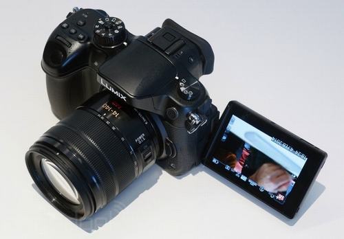 Mirrorless quay phim 4K của Panasonic giá 1700 USD - 2