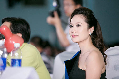 Thanh Thúy xinh đẹp đi làm giám khảo - 9