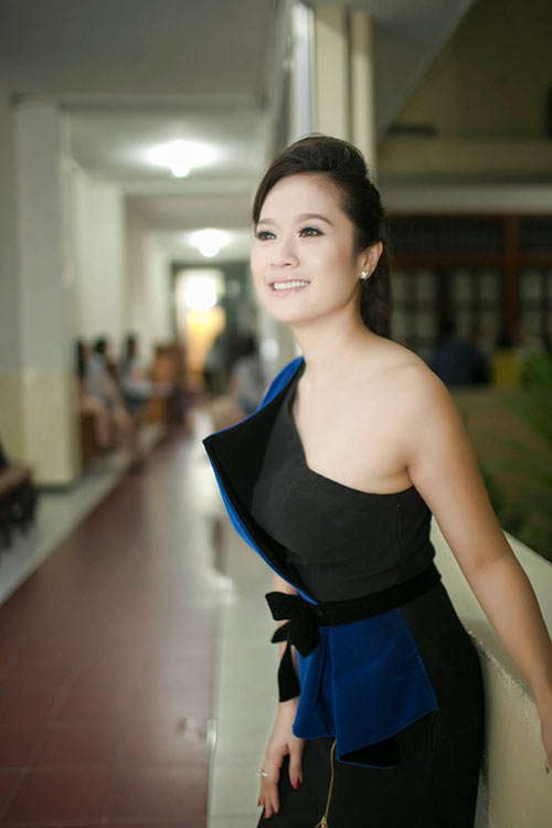 Thanh Thúy xinh đẹp đi làm giám khảo - 4