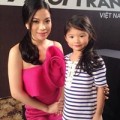 Thời trang - Con gái Trương Ngọc Ánh sành điệu bên cạnh mẹ