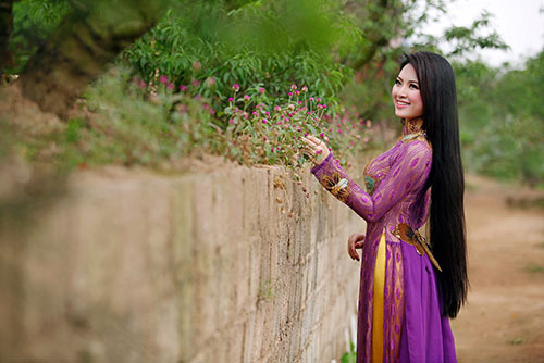 HH Ngọc Anh đẹp rực rỡ giữa thiên nhiên - 8