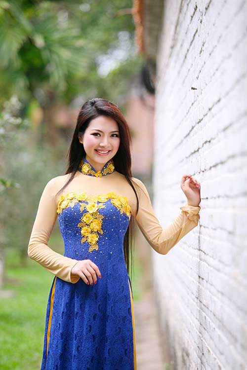 HH Ngọc Anh đẹp rực rỡ giữa thiên nhiên - 6