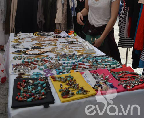 Flea Market:  Điểm đến của tín đồ mê mua sắm - 9