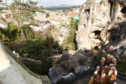 Khám phá ngôi nhà quái dị nhất Đà Lạt - 16