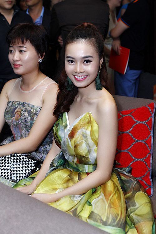 Minh Hằng đau rát ngực vì quot;vừa đi vừa khócquot; - 7