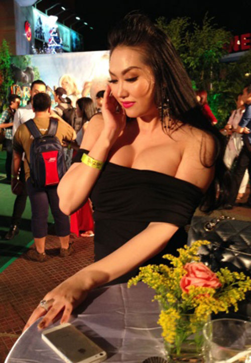 Phi Thanh Vân trước thẩm mỹ ngực phẳng lì - 7