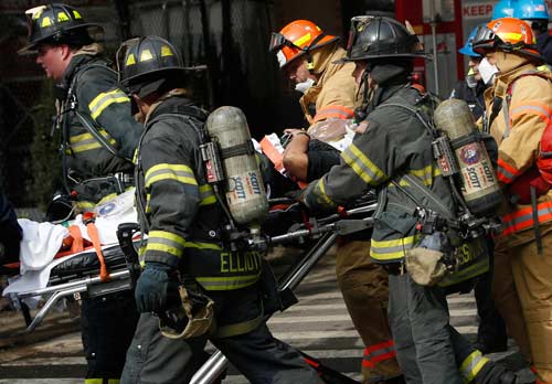 Lính cứu hỏa New York xả thân cứu hộ trong đống đổ nát - 14