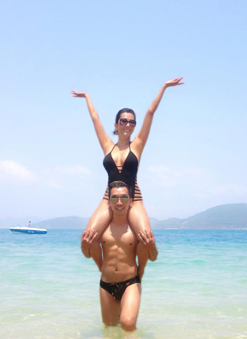 MC Kỳ Duyên sexy cùng quot;trai trẻquot; trên biển - 2