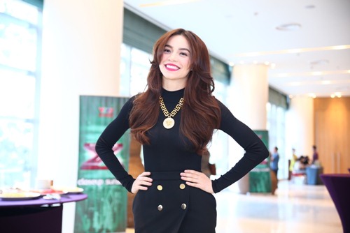 Hà Hồ tựa nữ thần đọ dáng bên Mr Đàm - 2