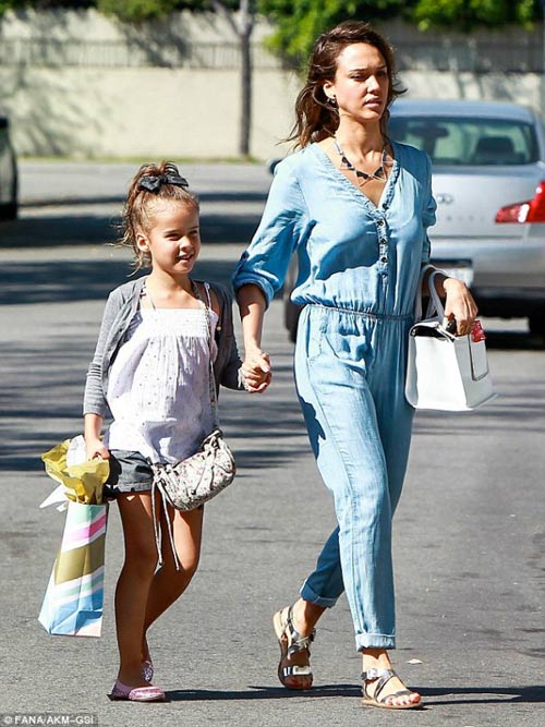 Jessica Alba | Con gái Jessica Alba xinh đẹp y chang mẹ