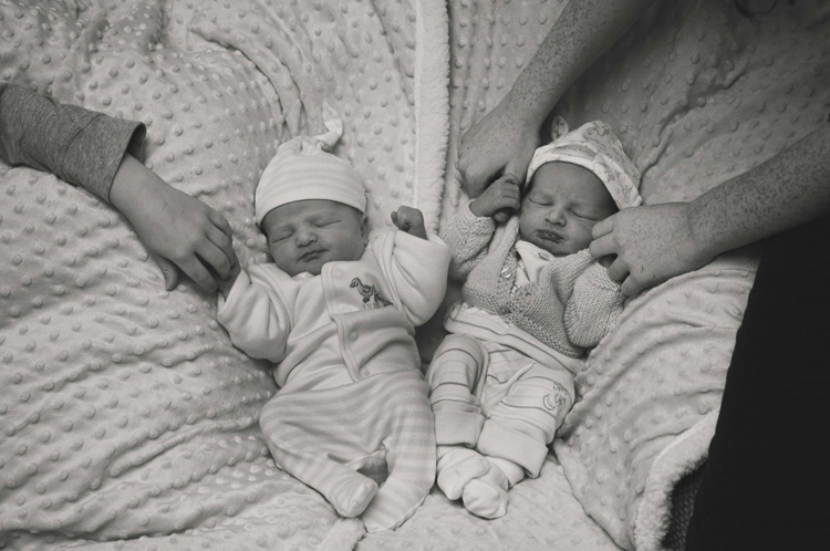 Hai bé sơ sinh chào đời hồi giữa tháng 1/2014 bằng phương pháp đẻ thường.
