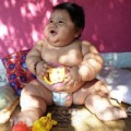 Làm mẹ - Bé 8 tháng 20kg vì cứ khóc là nhồi ăn