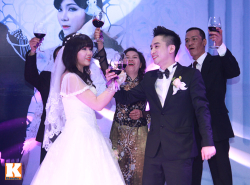 Rapper Mr. A rạng rỡ bên cô dâu trong ngày cưới - 20