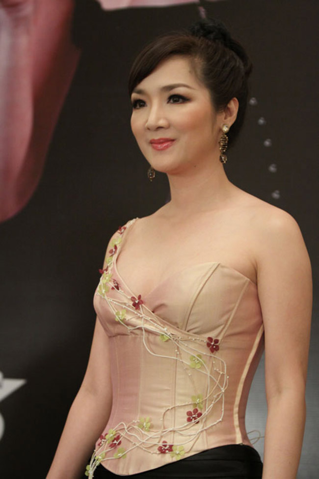 Giáng My là cái tên được nhắc đến trong mọi danh sách phụ nữ đẹp ngoài 40 của Việt Nam.
