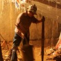 Tin tức - Xót xa những thân phận 'ăn' bùn mưu sinh